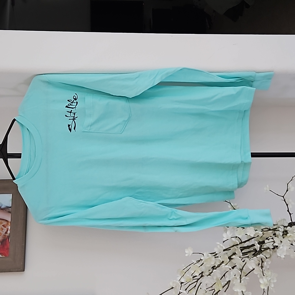 Salt Life Men's Liquid Depth Badge long sleeve tee small light blue